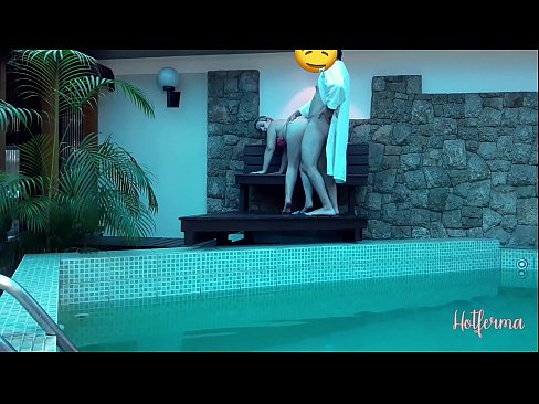 ❤️ Boss neskamea igerilekura gonbidatzen du, baina ezin izan dio beroari eutsi ❤️❌ Sexu bideoa %eu.desixxxtube.ruan ️❤